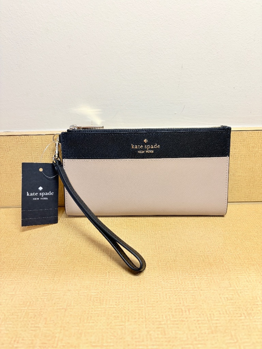 Kate Spade Saffiano Leather Double Zip Wristlet - New with cosmetic defect